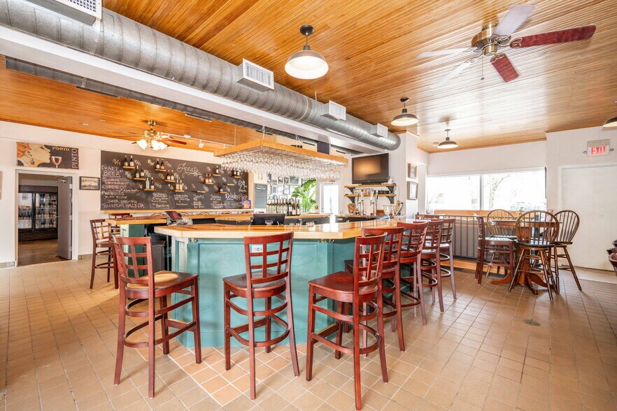 More Photos Of 2015 Madison rd, Cincinnati Storefront Retail Residential For Lease