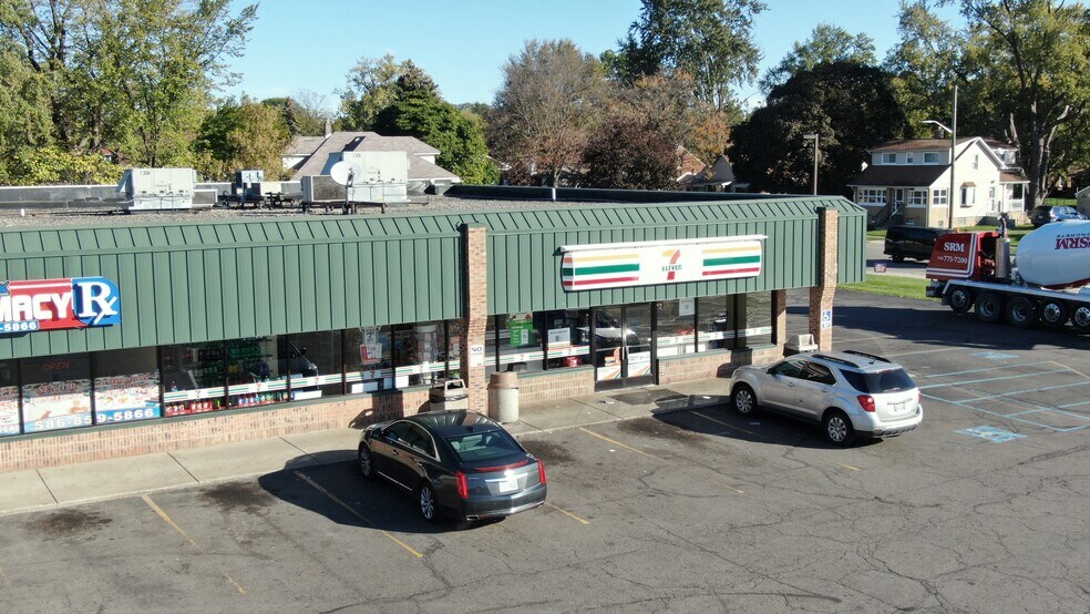 More Photos Of 14919-15013 E Nine Mile Rd, Eastpointe Unknown For Lease