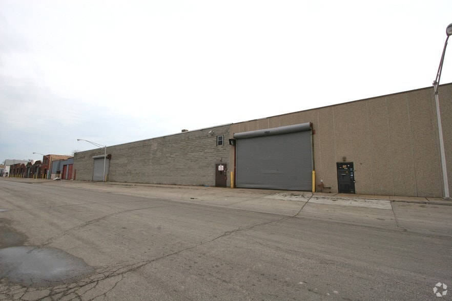 Primary Photo Of 4451 W Kinzie St, Chicago Warehouse For Lease