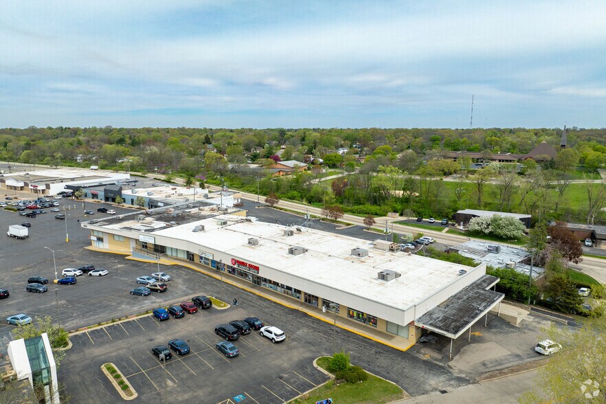 More Photos Of 4010 E State St, Rockford Office For Lease