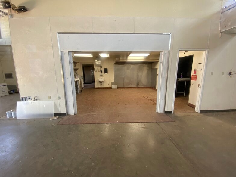 More Photos Of 2801 Duniven Cir, Amarillo Light Distribution For Lease