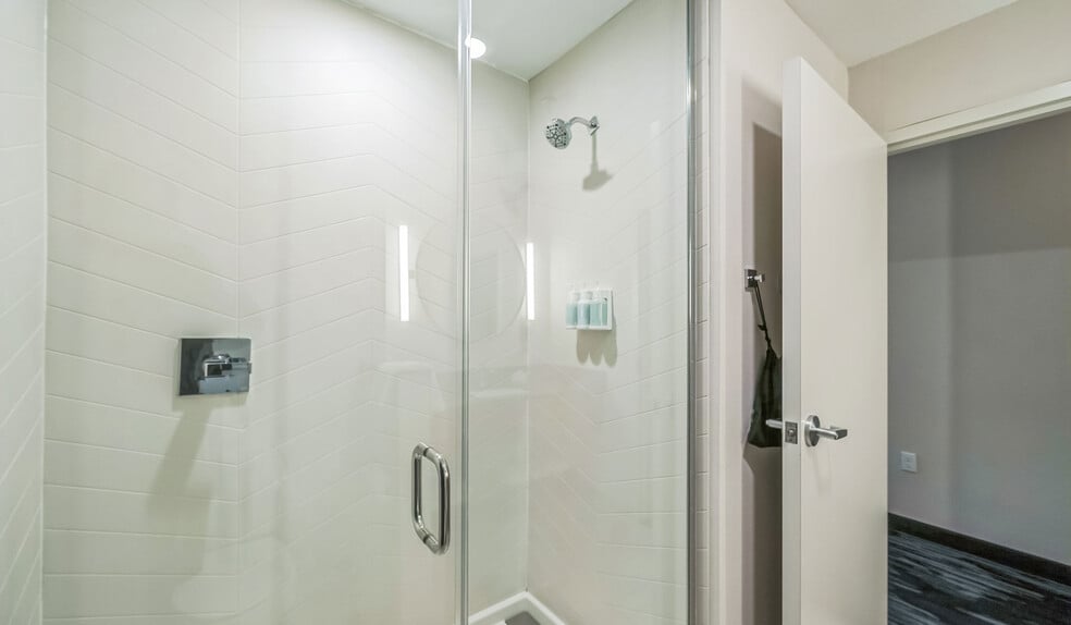 More Photos Of 409 N Clark Rd, Cedar Hill Hotel For Sale