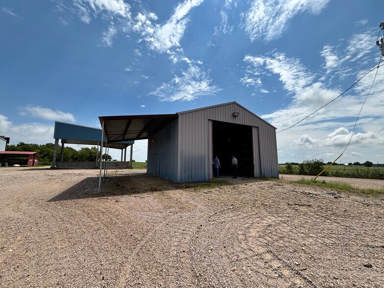 More Photos Of 10959 Highway 290 W, Brenham Warehouse For Sale