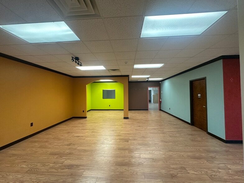 More Photos Of 5930 Gateway Dr, Alpharetta Warehouse For Lease