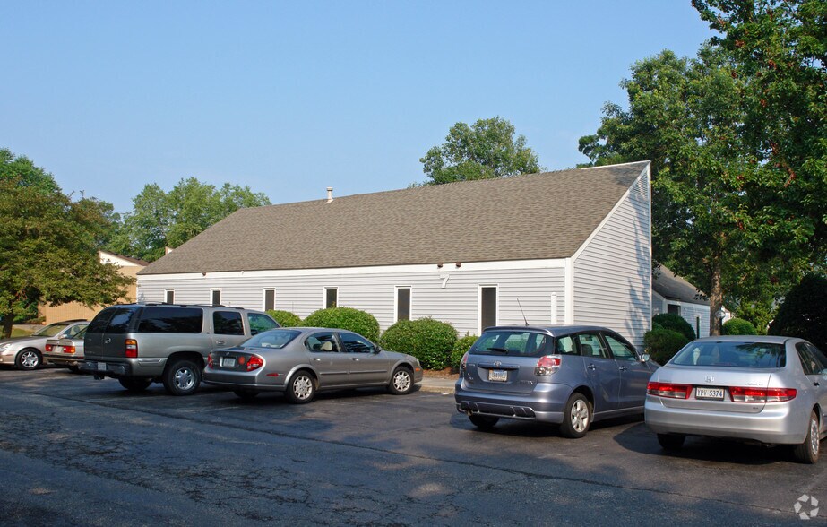 More Photos Of 710 Denbigh Blvd, Newport News Office For Sale