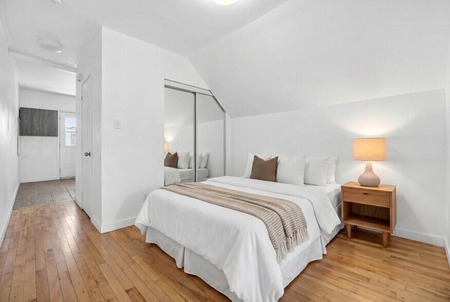 More Photos Of 2278-2296 Av Bourbonnière, Montréal Apartments For Sale