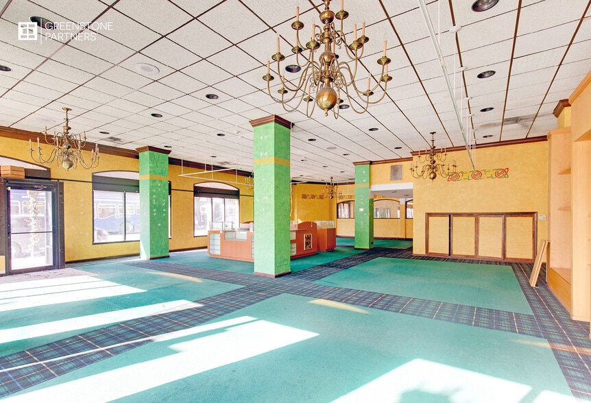 More Photos Of 104 N Oak Park Ave, Oak Park Office For Sale