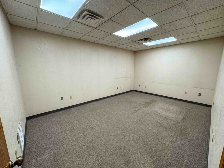 More Photos Of 2912 N Shields Blvd, Moore Manufacturing For Lease