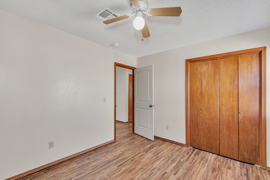 More Photos Of 210 NW North St, Minco Apartments For Sale