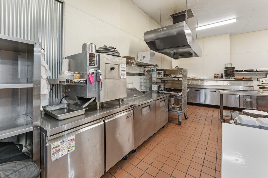 More Photos Of 410 Main St, Sandstone Restaurant For Sale