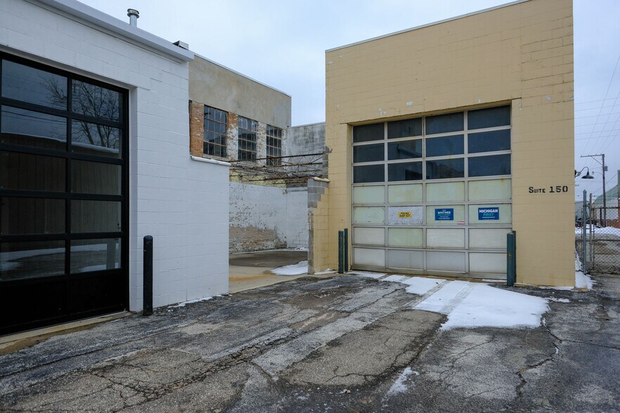 More Photos Of 408 W Main St, Benton Harbor Freestanding For Lease