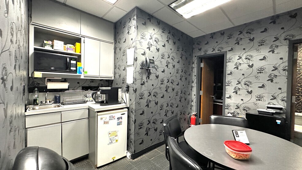 More Photos Of 1991 Smith St, Merrick Medical For Sale