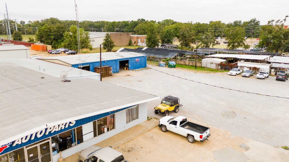 More Photos Of 1607 US-82, Greenwood General Retail For Sale