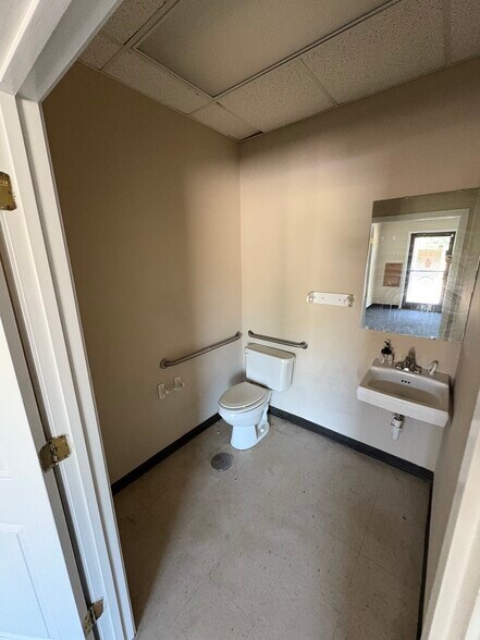 More Photos Of 1150-1190 Old W Liberty St, Sumter General Retail For Sale