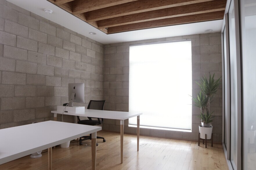 More Photos Of 6615-6621 Melrose Ave, Los Angeles Loft Creative Space For Lease