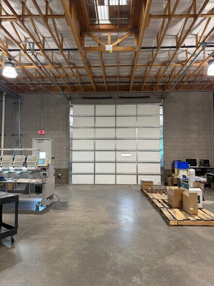 More Photos Of 7421 S 89th Pl, Mesa Showroom For Lease