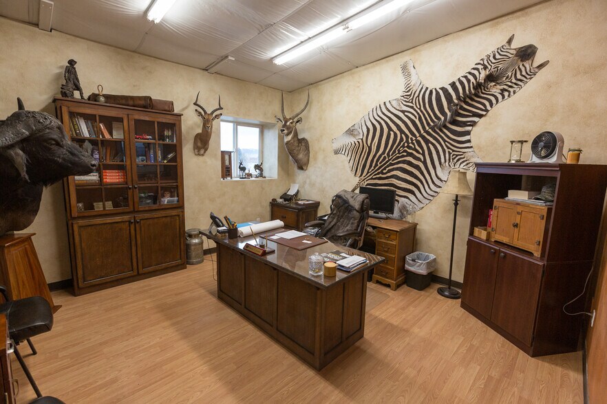 More Photos Of 497 Stevensville Airport Rd, Stevensville Warehouse For Sale