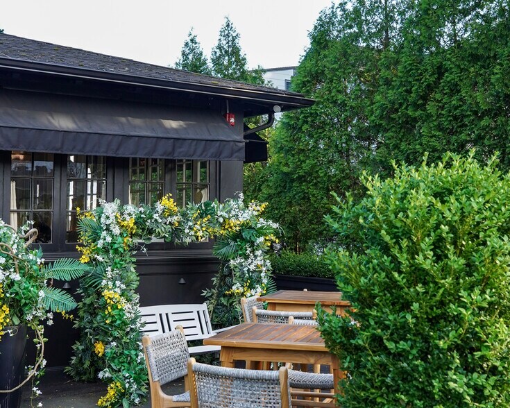 More Photos Of 210 Hampton Rd, Southampton Restaurant For Sale