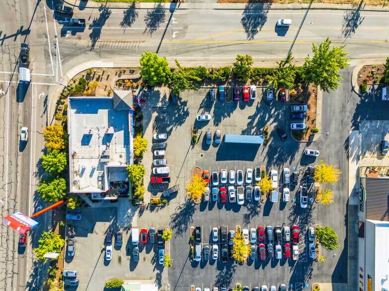 More Photos Of 250 NE Agness Ave, Grants Pass Restaurant For Sale