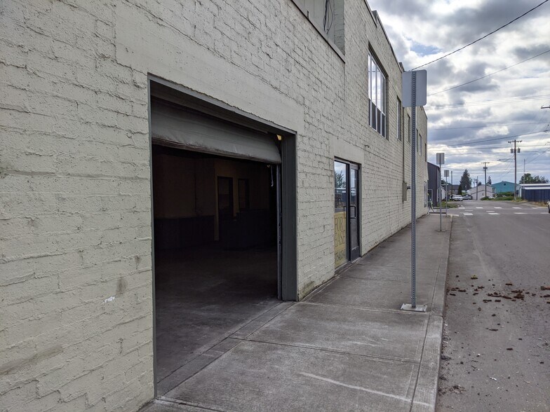 More Photos Of 108 Ross St, Molalla General Retail For Lease