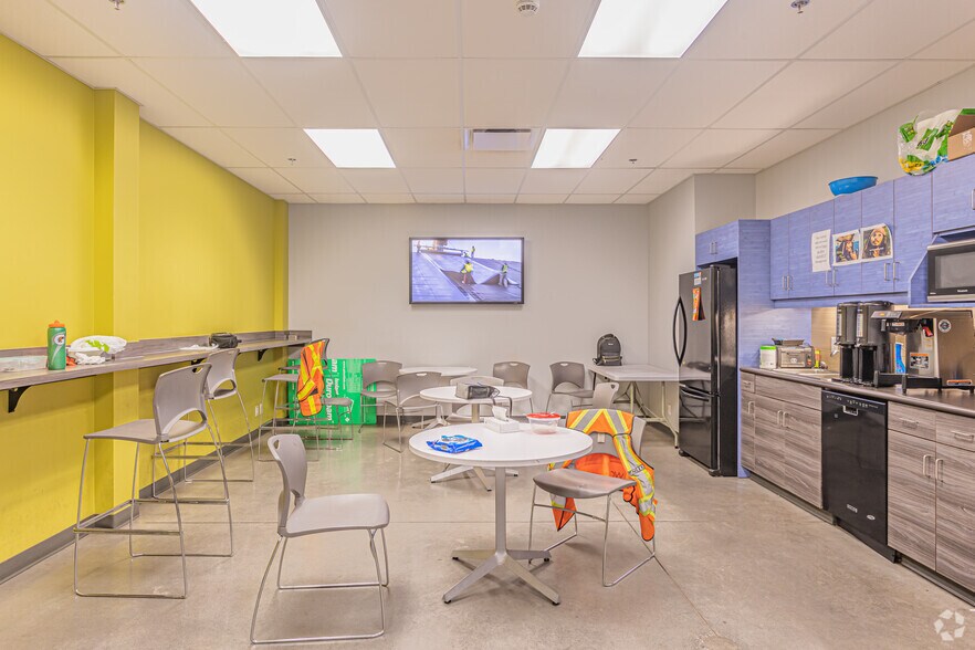 More Photos Of 6810 8th St, Edmonton Warehouse For Lease