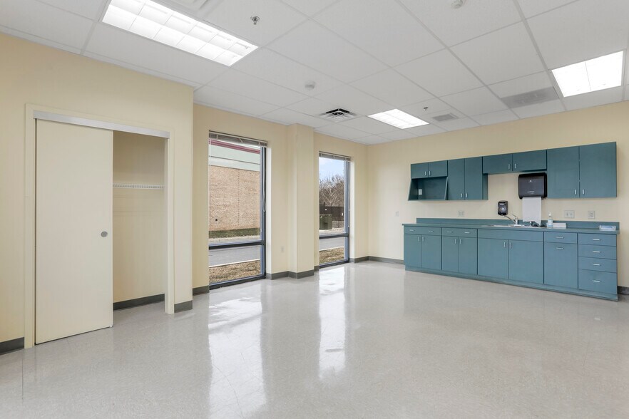 More Photos Of 15 Compass Pt, Martinsburg Office For Lease