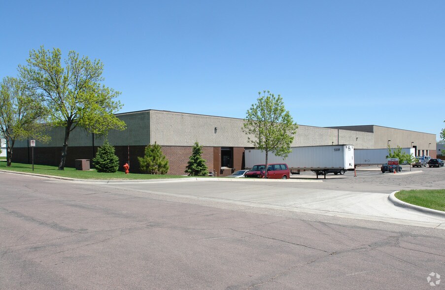 More Photos Of 9601 Newton Ave S, Bloomington Distribution For Lease