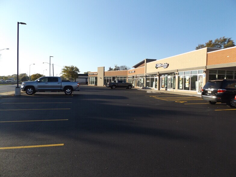 Primary Photo Of 500-550 W Northwest Hwy, Arlington Heights Unknown For Lease