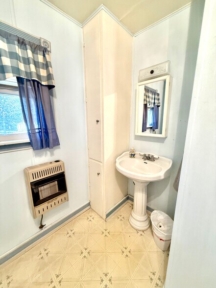 More Photos Of 9278 N Highway 77, Lexington Flex For Sale