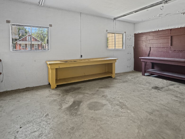 More Photos Of 129 E 5th St, Washington Showroom For Sale