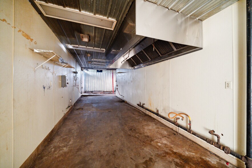 More Photos Of 410 S Interstate 35, Pearsall Storefront Retail Office For Lease