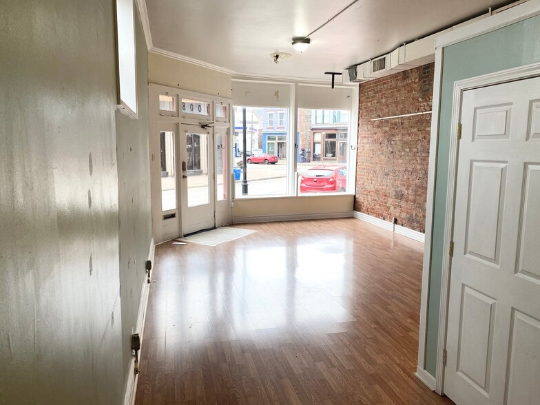 More Photos Of 1008 Lee St, Covington Storefront Retail Residential For Lease