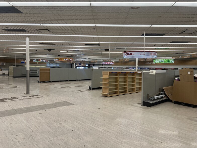 More Photos Of 1701 23rd St, Bakersfield Drugstore For Lease