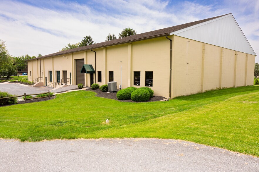 More Photos Of 1842 William Penn Way, Lancaster Light Distribution For Lease