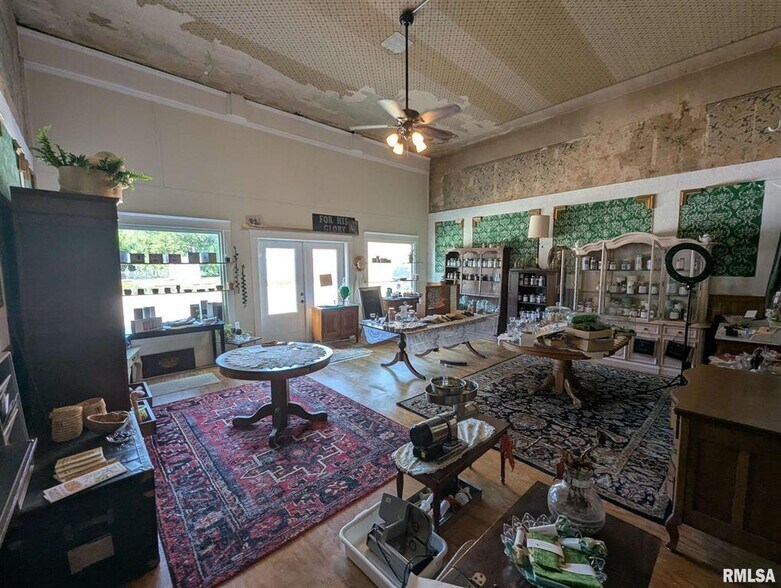 More Photos Of 412-414 Locust St, Delavan General Retail For Sale