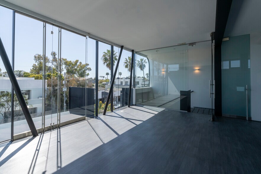 More Photos Of 1511 Abbot Kinney Blvd, Venice Storefront Retail Residential For Lease