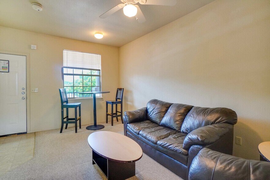 More Photos Of 801 N 49th St, Fort Smith Dormitory For Sale