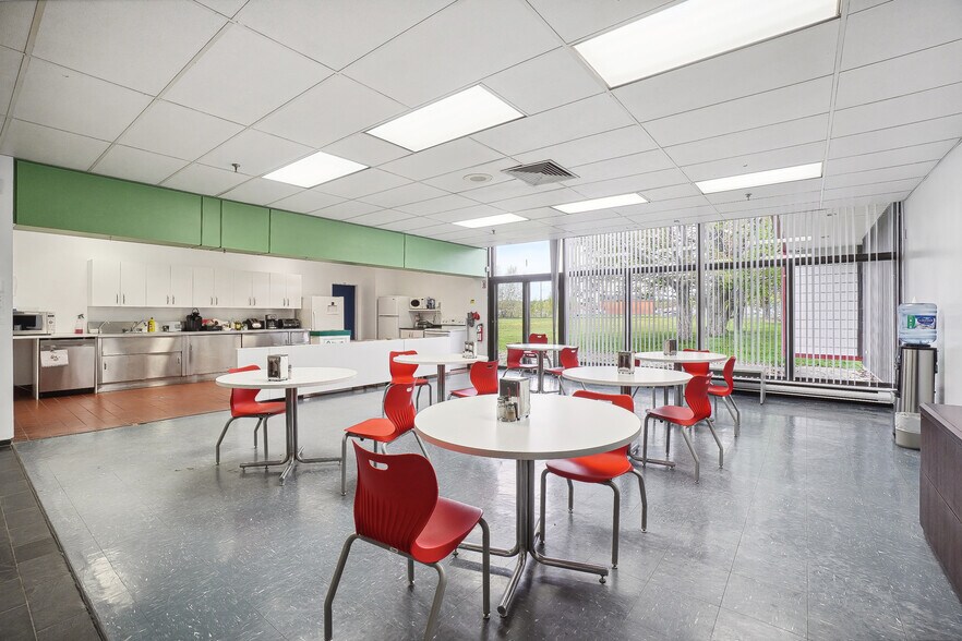 More Photos Of 500 Boul De L'aéroparc, Lachute Manufacturing For Sale