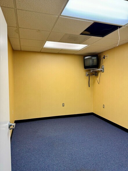 More Photos Of 400 Mocksville Ave, Salisbury Medical For Sale