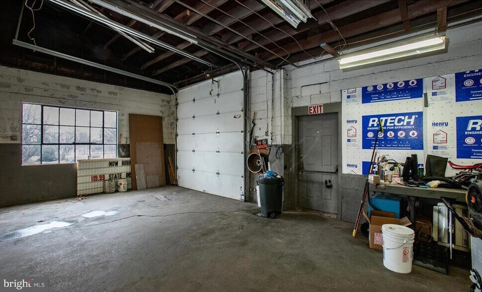 More Photos Of 1537 Bridge St, New Cumberland Auto Dealership For Lease