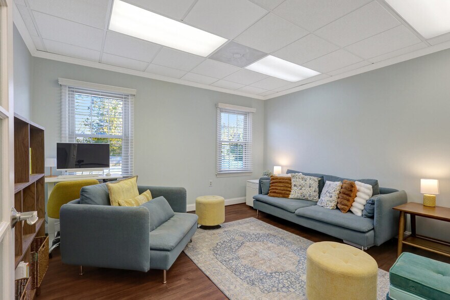 More Photos Of 10474 Armstrong St, Fairfax Medical For Sale
