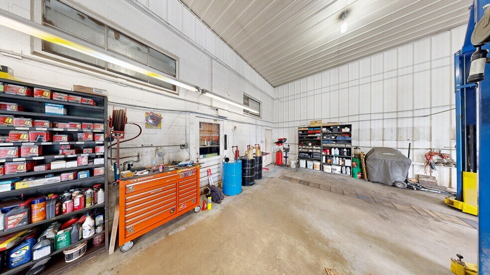 More Photos Of 1105 N McKinley Ave, Rensselaer Auto Dealership For Sale