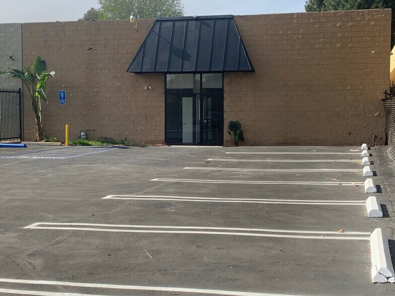 More Photos Of 8611 Canoga Ave, Canoga Park Warehouse For Lease