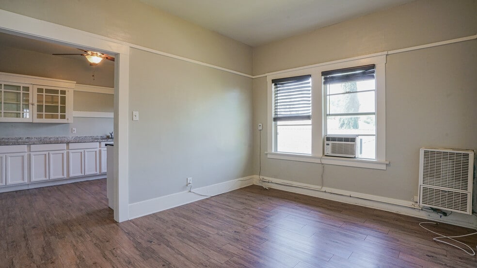 More Photos Of 2617 Jeffries Ave, Los Angeles Apartments For Sale