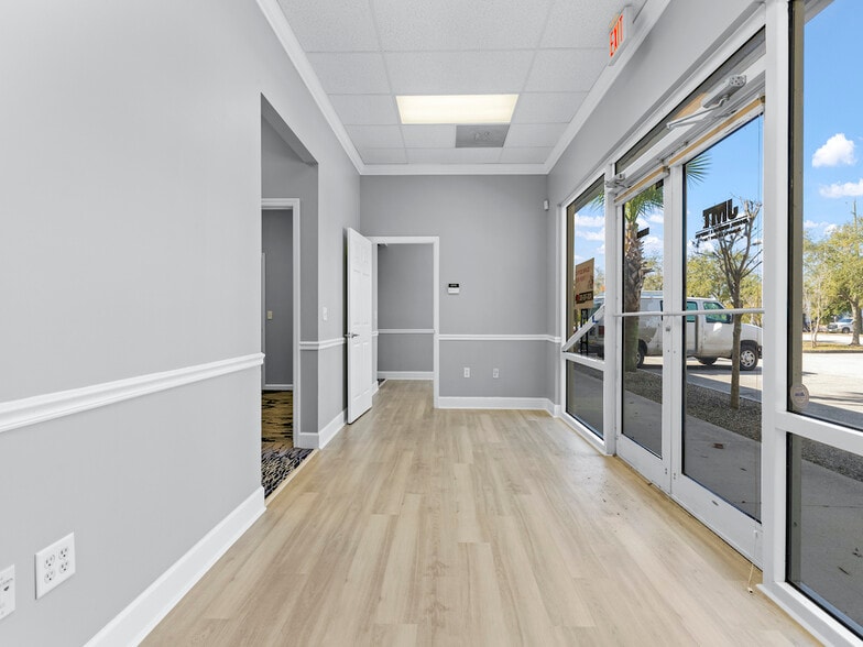 More Photos Of 9015 Americana Rd, Vero Beach Medical For Lease