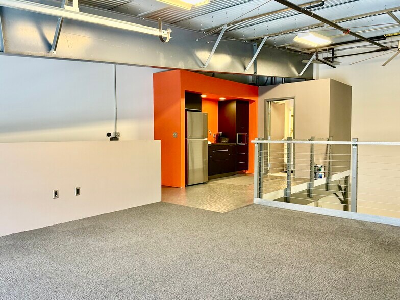 More Photos Of 123 Pit Ln, Pontiac Specialty For Sale