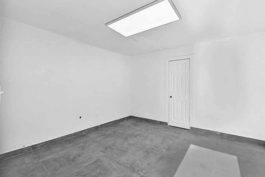 More Photos Of 570 NW 54th St, Miami Auto Repair For Lease