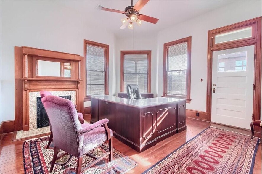 More Photos Of 1602 E Cesar Chavez St, Austin Office Residential For Lease