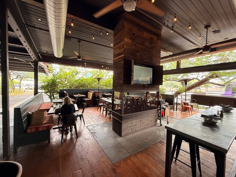 More Photos Of 300 W Camelback Rd, Phoenix Storefront Retail Office For Sale