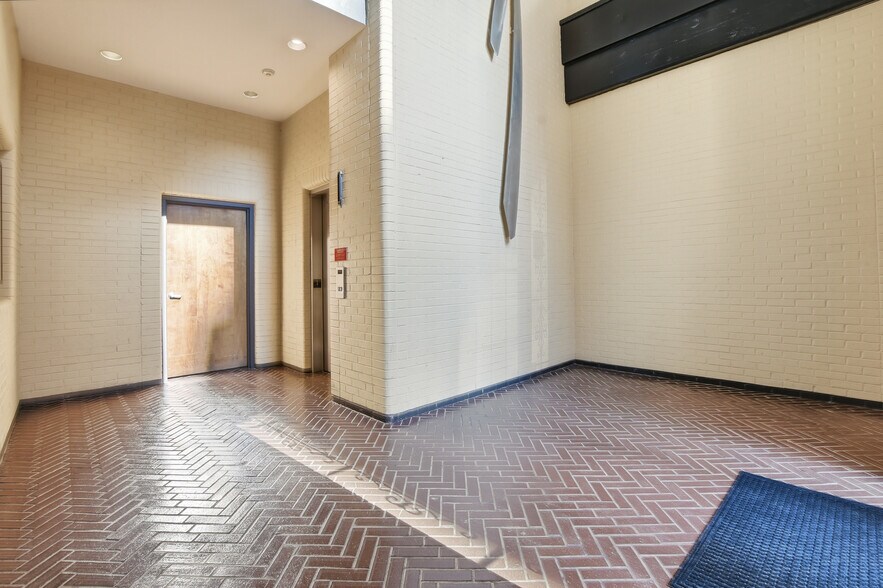 More Photos Of 220 I St NE, Washington Loft Creative Space For Lease